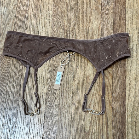 SKIMS Other - NWT Skims Glissenette Garter Belt